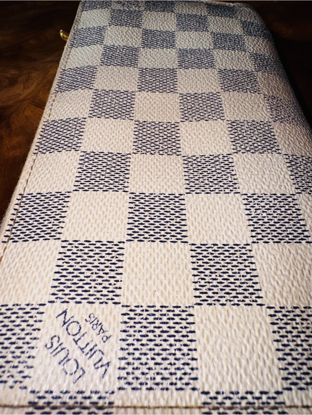 Louis Vuitton Zippy Wallet in the iconic Damier Azur pattern,  coated canvas. - Picture 14 of 17